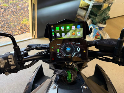 Installation écran CarPlay sur Yamaha avec navigation Google Maps active